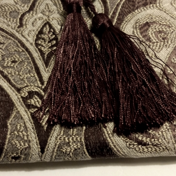 J. Queen New York™ Gianna 72-Inch Table Runner in Quartz - Picture 4 of 8